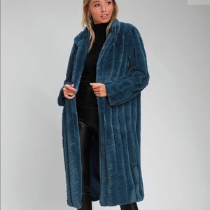 Lulu’s NWT Blue faux fur long coat - size XS